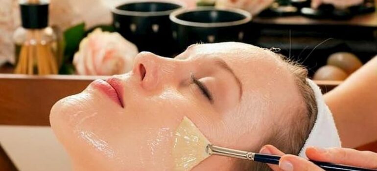 24 cách làm đẹp da bằng mật ong rừng hiệu quả nhất